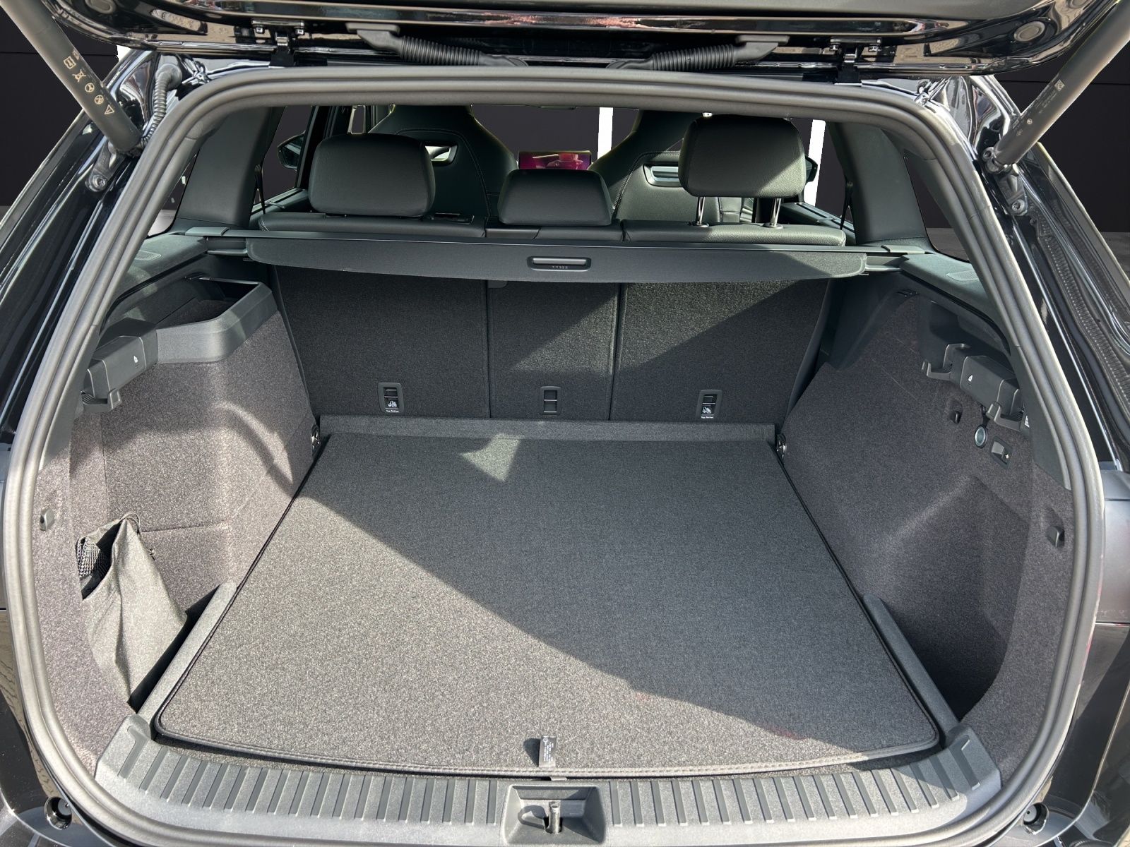 Fahrzeugabbildung SKODA Kodiaq 1.5 TSI iV Sportline AHK MATRIX HUD