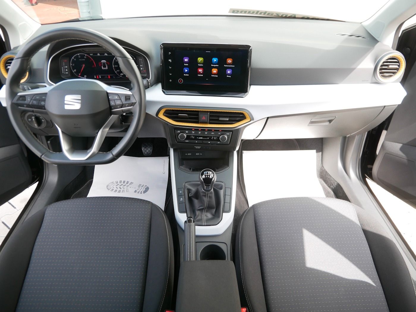 Fahrzeugabbildung SEAT Arona 1.0 Style ACC NAVI PDC LED Klimaautomatik