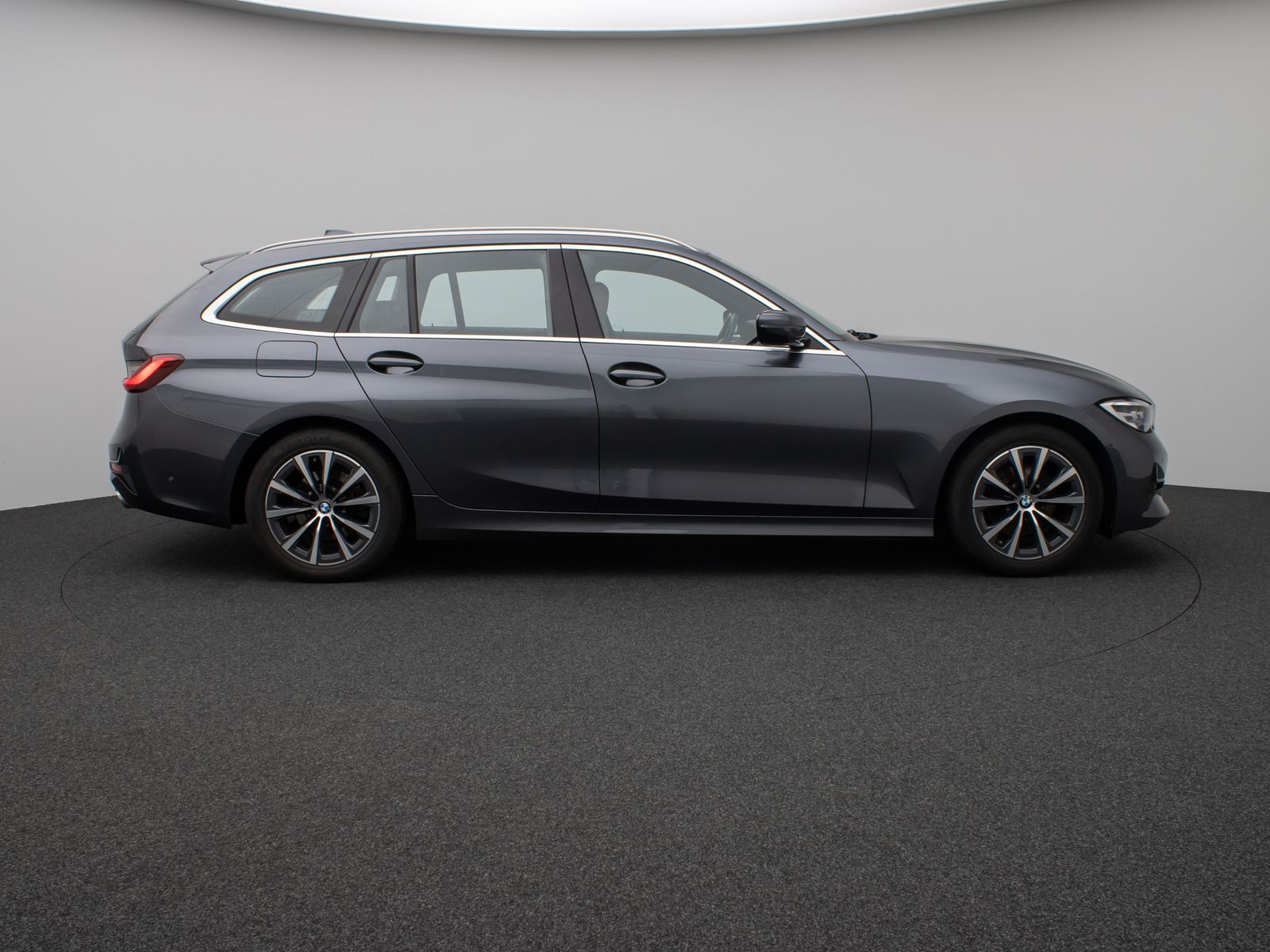 Fahrzeugabbildung BMW 320d Sport Line Panorama Kamera HUD DAB H/K AHK