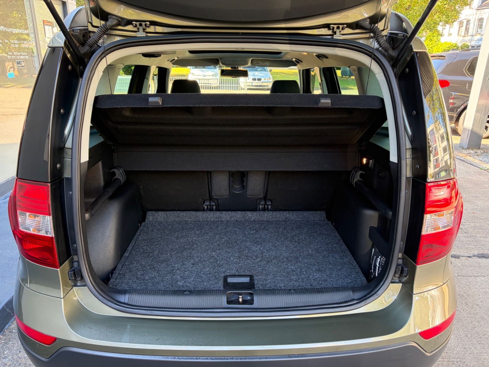 Fahrzeugabbildung SKODA Yeti Adventure+AHK+Navi+SHZ+Allw.LM+BT+PDC