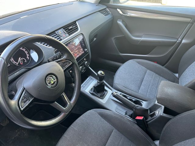 Fahrzeugabbildung Skoda Octavia Combi Soleil 1.6 TDI+Navi+CarPlay+SHZ+BT