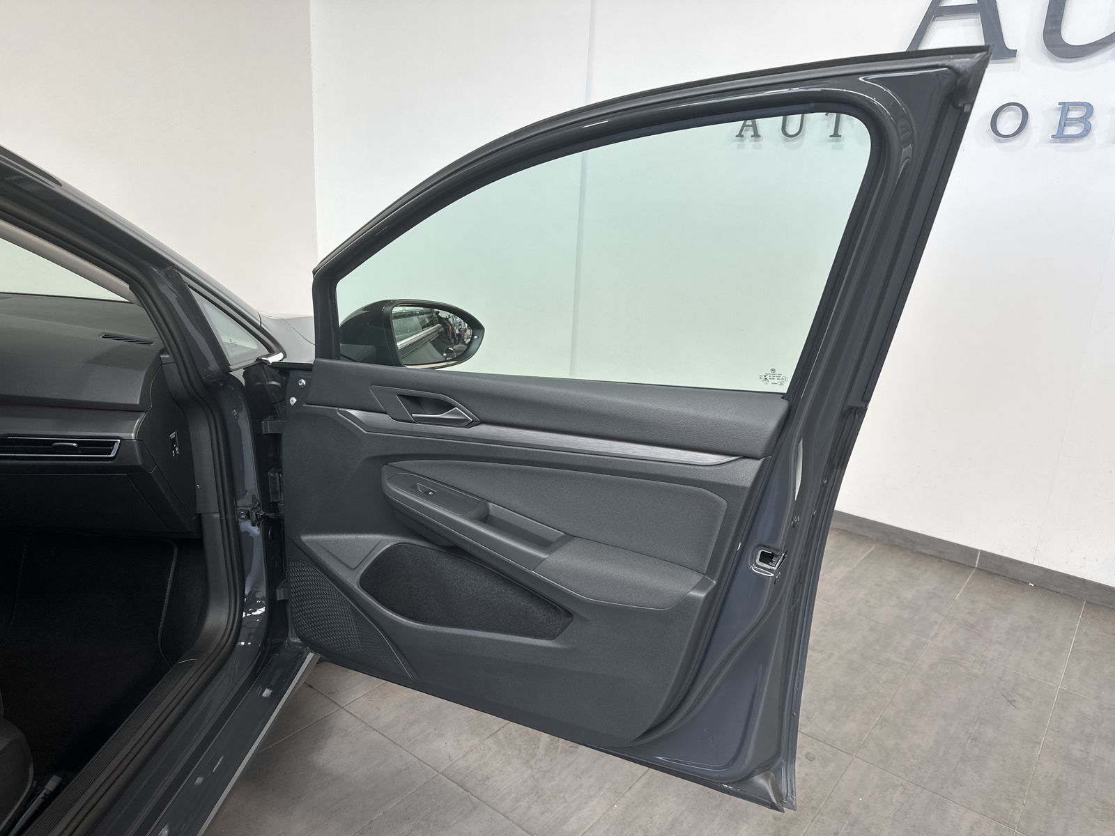 Fahrzeugabbildung Volkswagen Golf Style eHybrid DSG NAV+ACC+LED+SHZ+VCOCK+1HD