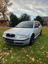 Skoda Octavia 1,6 Benziner TÜV 11/26 - Skoda Octavia aus 2003: Kombi