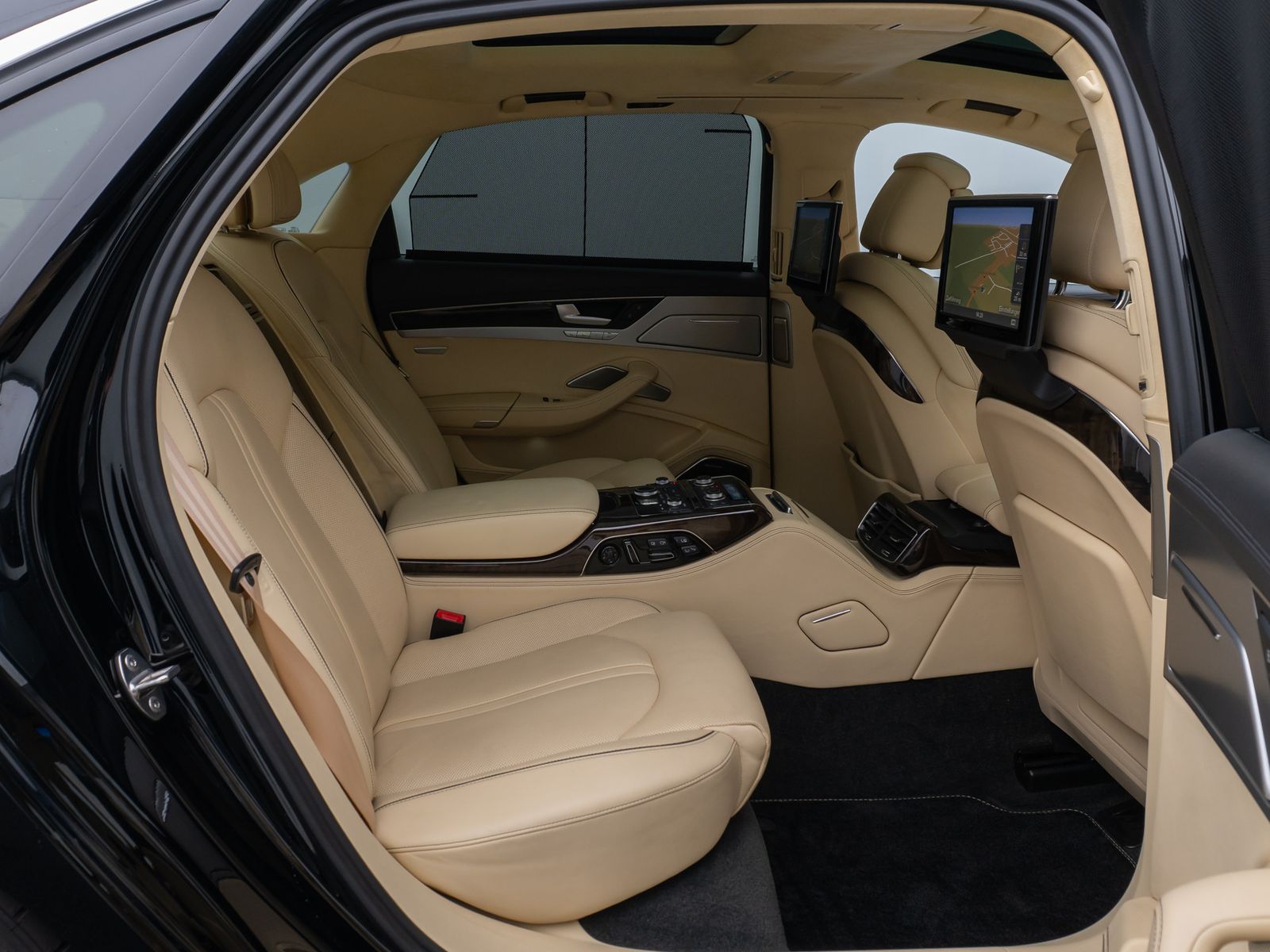 Fahrzeugabbildung Audi A8 W12 Lang Chauffeur GSD B&O Keramik TV Voll