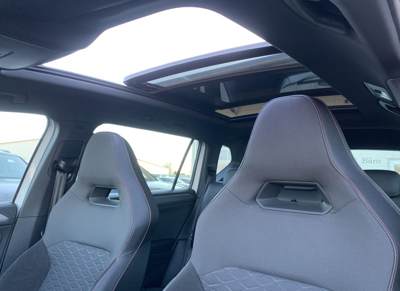 Fahrzeugabbildung SEAT Tarraco 2.0 TDI*FR*4Drive*LED*AHK*Pano*Cam*Sound