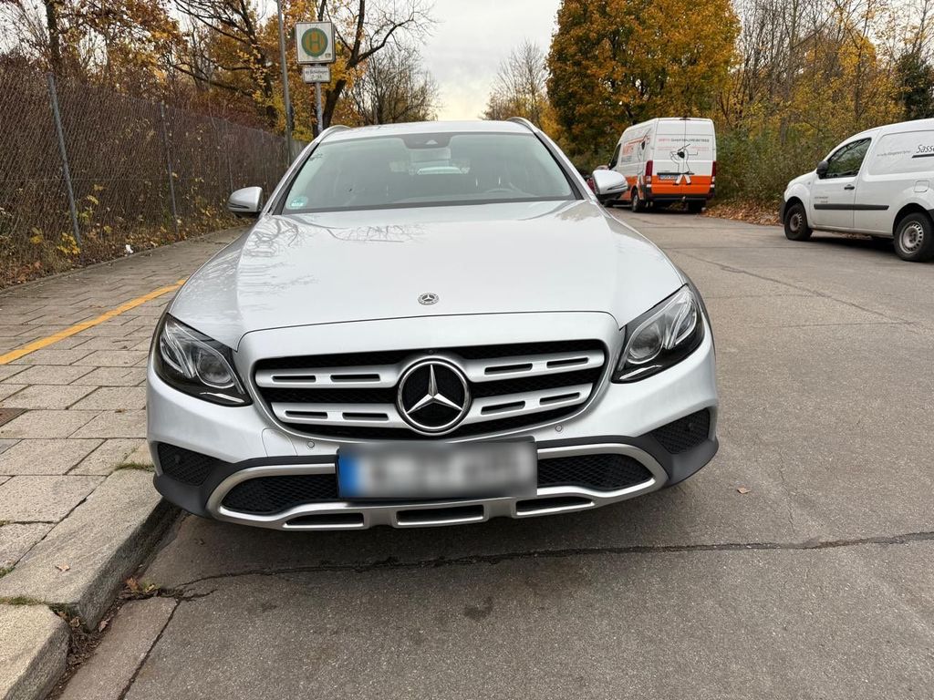 Image of Mercedes-Benz E 220