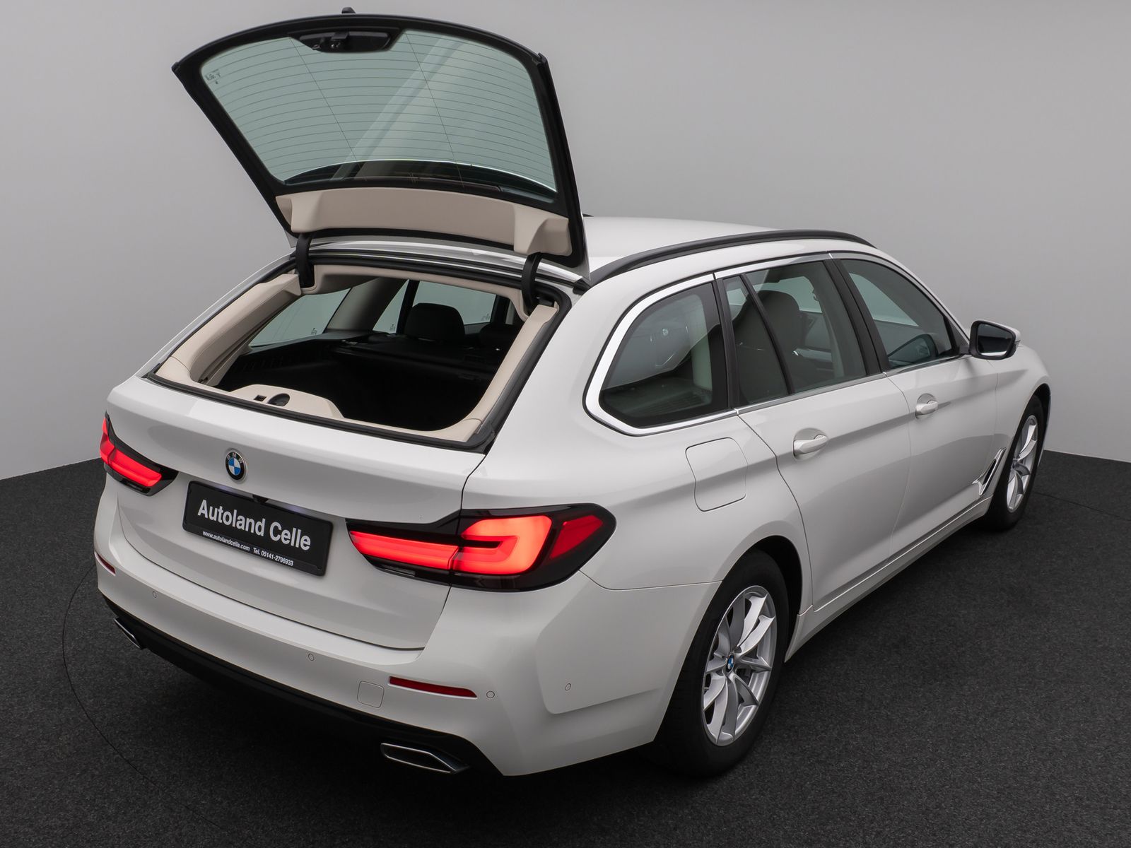 Fahrzeugabbildung BMW 520d Kamera DAB Leder Alarm Parkassistenzsystem