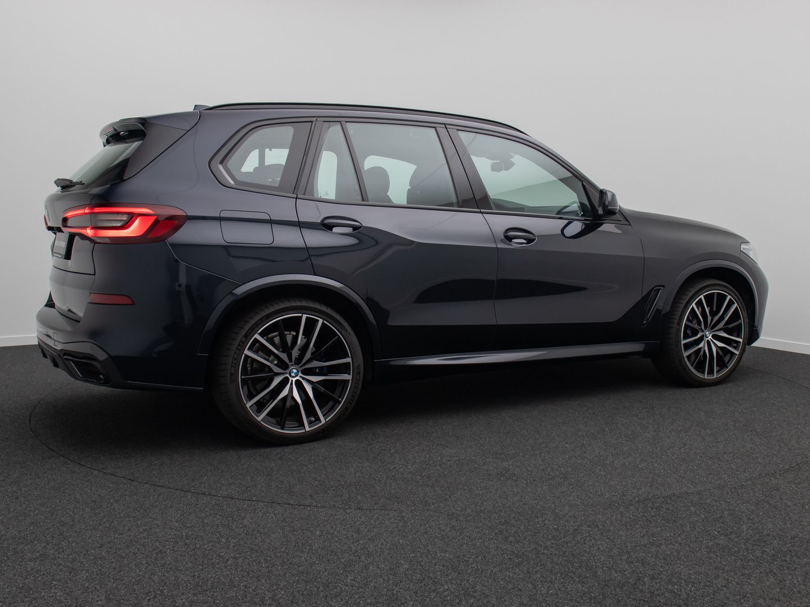 Fahrzeugabbildung BMW X5 M50i Panorama Laser Kamera HUD H/K AHK 22Zoll