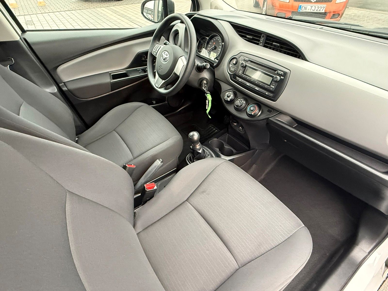 Fahrzeugabbildung Toyota Yaris Basis