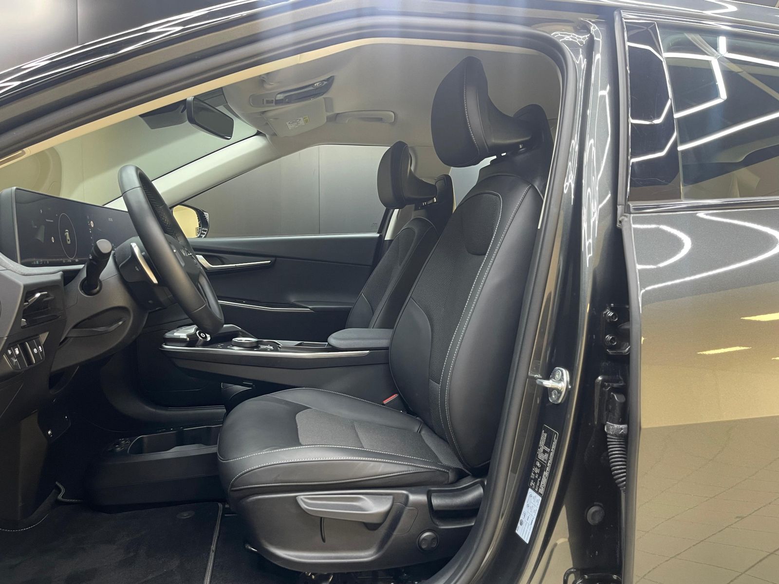 Fahrzeugabbildung Kia EV6 2WD LEDER+NAVI+LED+SITHZ+KAMERA+ACC+DAB+WP+