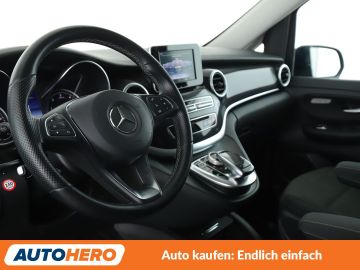 Mercedes V 220 - 11
