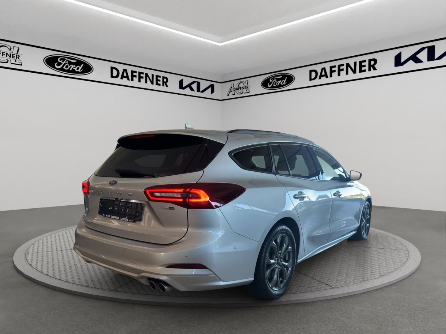 Fahrzeugabbildung Ford Focus Turnier ST-Line X AHK, WINTERPAKET