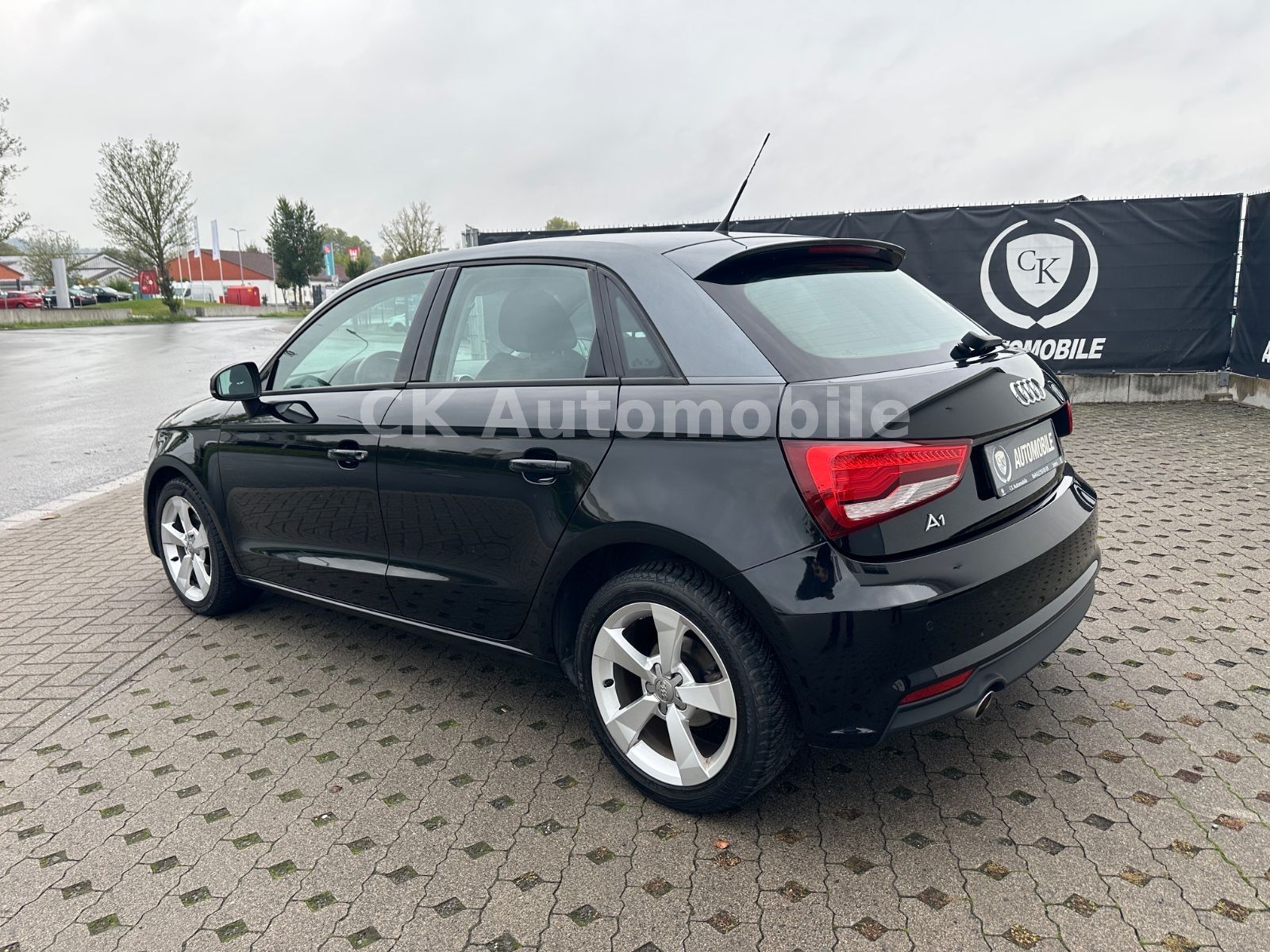 Fahrzeugabbildung Audi A1 Sportback Sport 1.6 TDi/Navi/Klima/SHZ/PDC