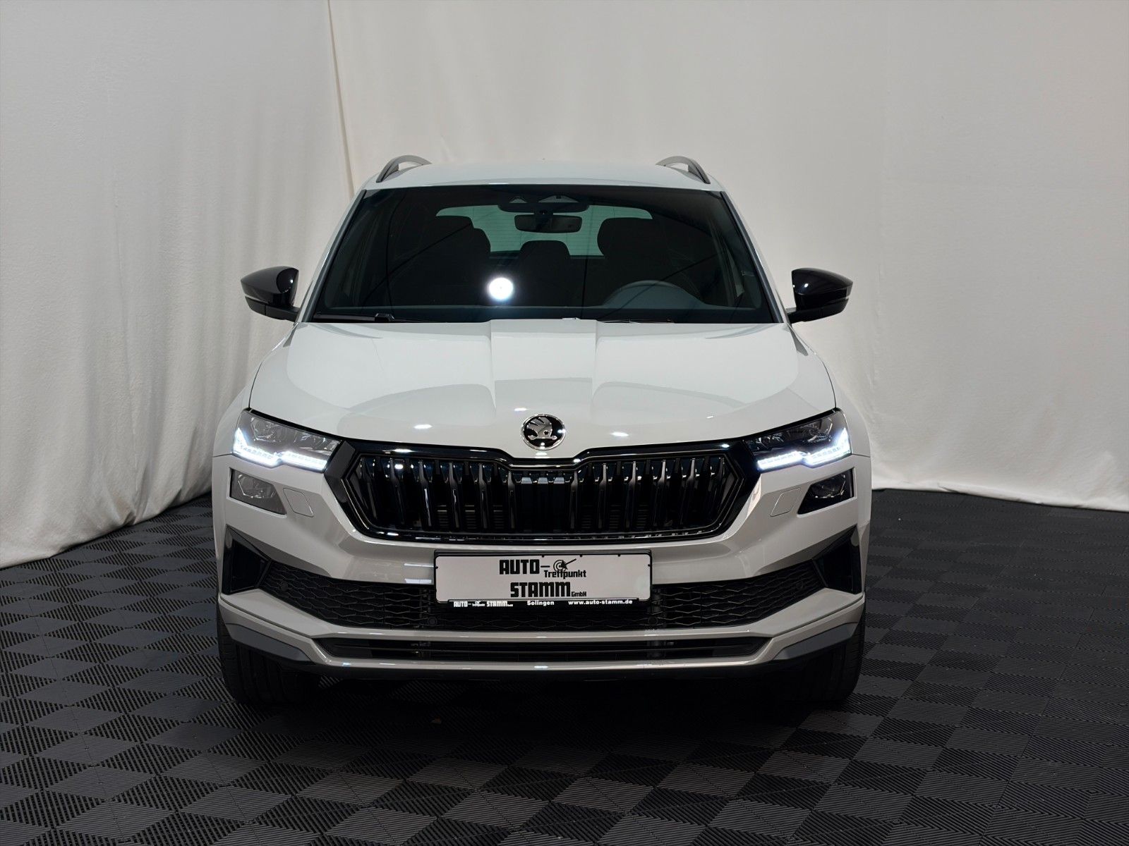 Fahrzeugabbildung SKODA Karoq Sportline / AHK