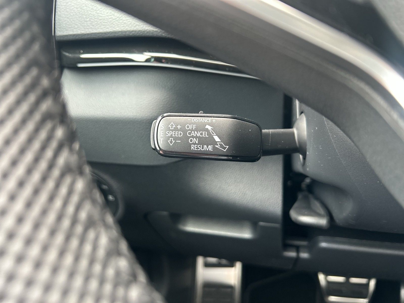 Fahrzeugabbildung SKODA Karoq TSI Sportline 4x4 AHZV MATRIX RFK ACC NSW