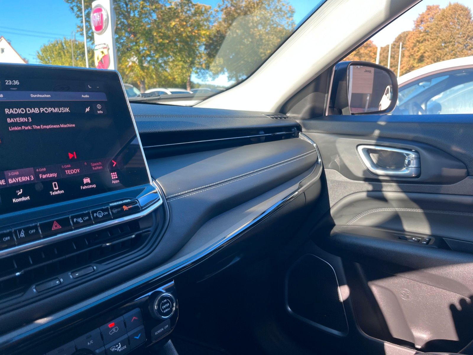 Fahrzeugabbildung Jeep Compass Summit Mild-Hybrid FWD Navi elektr. uvm