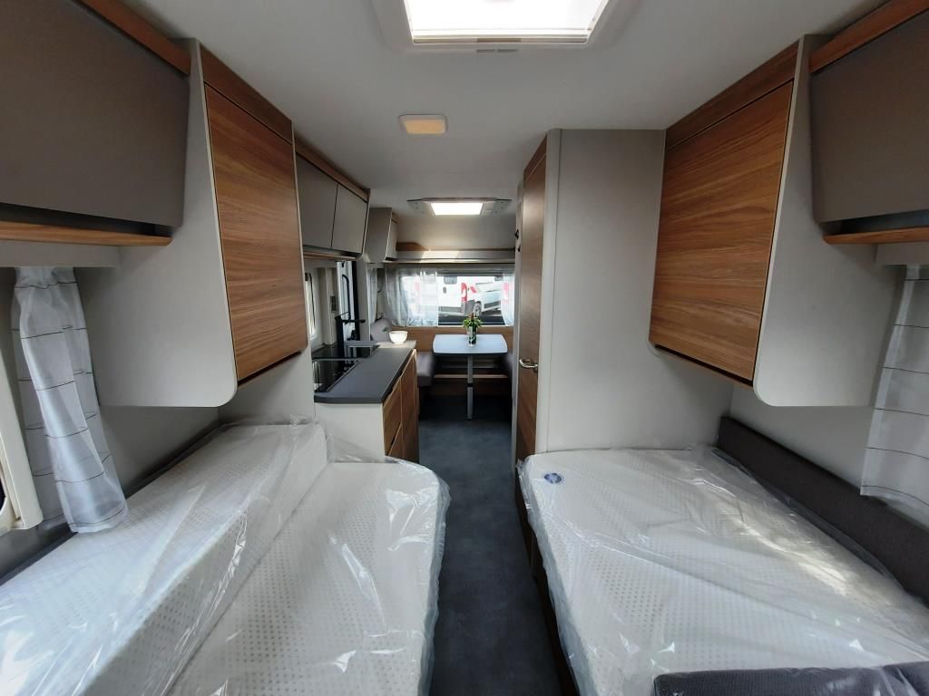 Fahrzeug Übersicht 5 Fahrzeugabbildung Dethleffs Nomad 460 EL Verfüg./Sparen Sie 5.183,- €