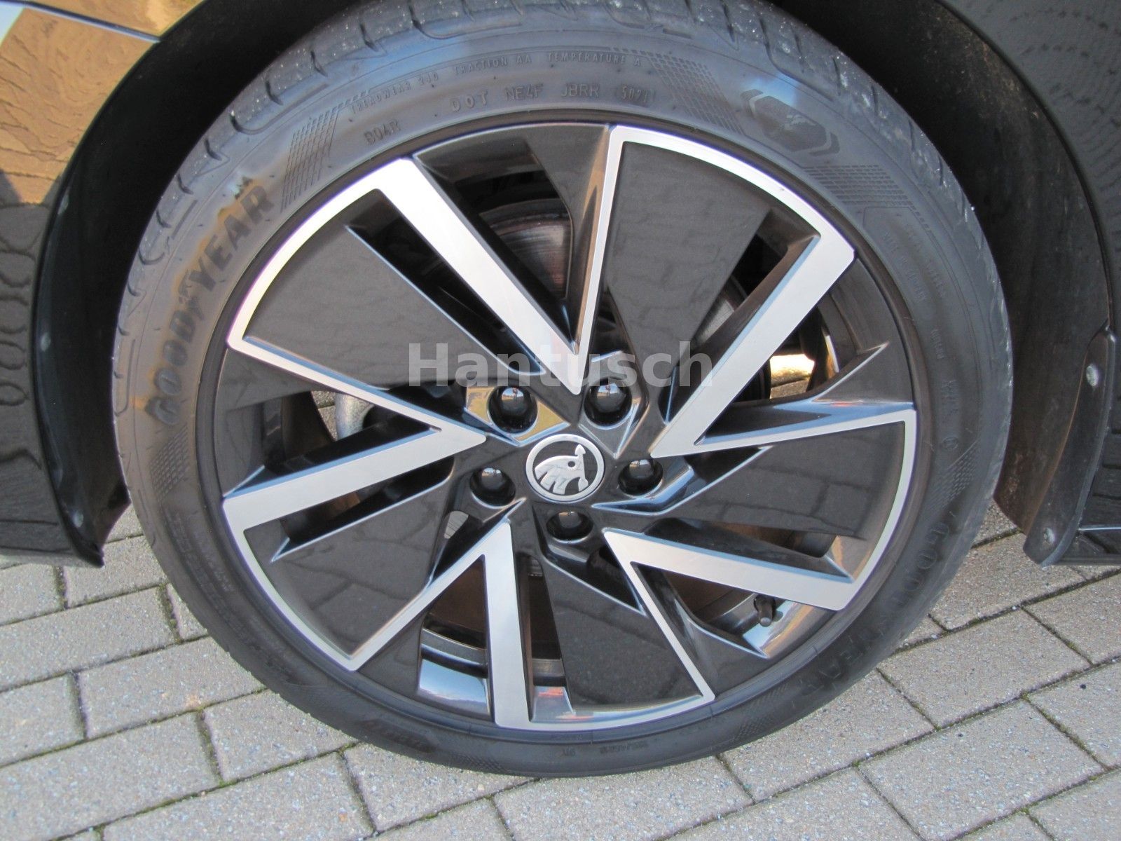 Fahrzeugabbildung SKODA Octavia Combi Clever iV 1.4l TSI DSG