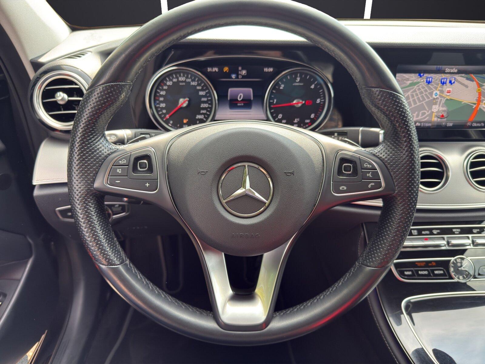 Mercedes-Benz E 200dT*Avantgarde*Standheizung* AHK*RFK*LED*TOT