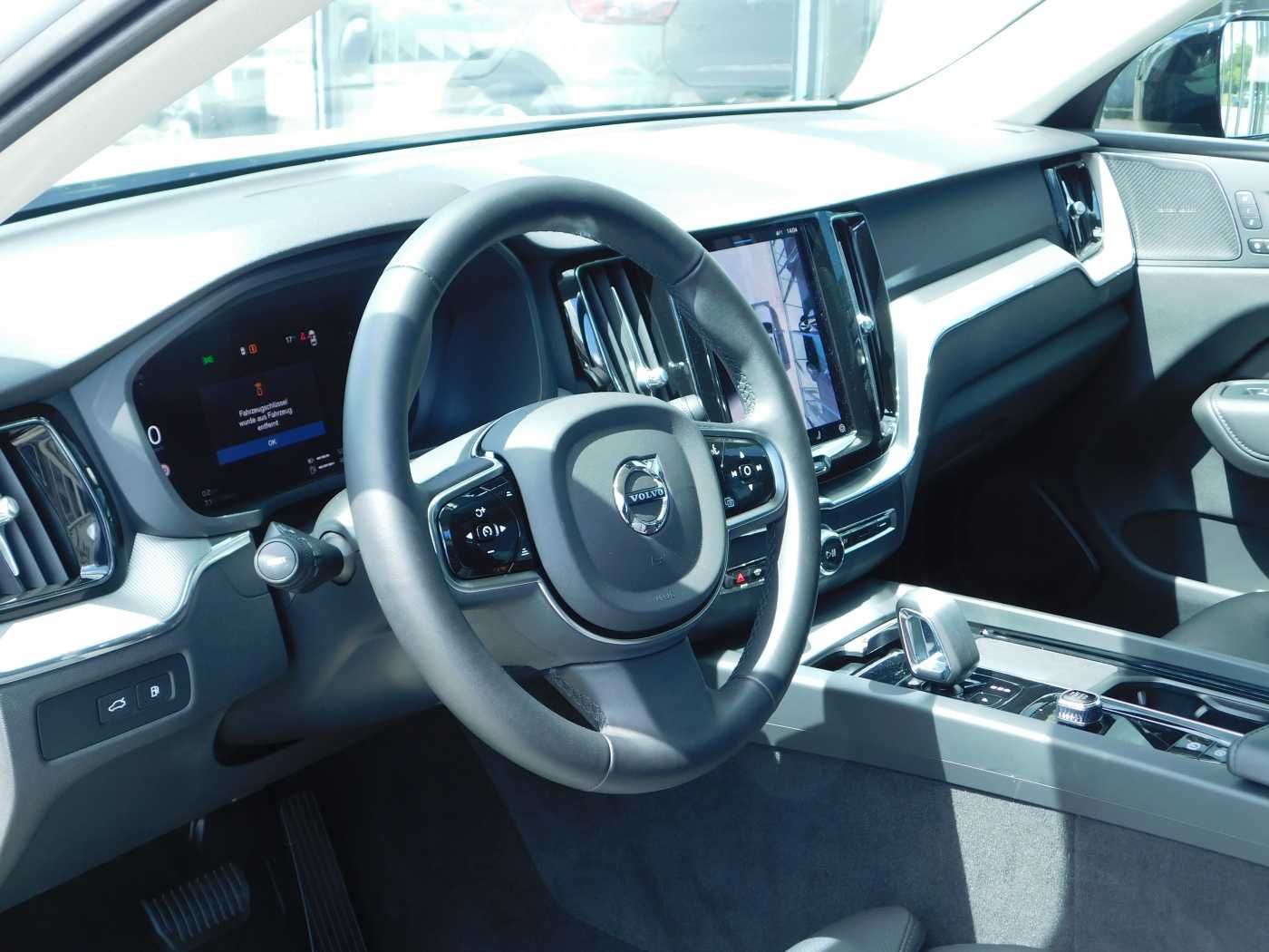 Fahrzeugabbildung Volvo XC60 T8 AWD Plug-in Hybrid Plus Dark