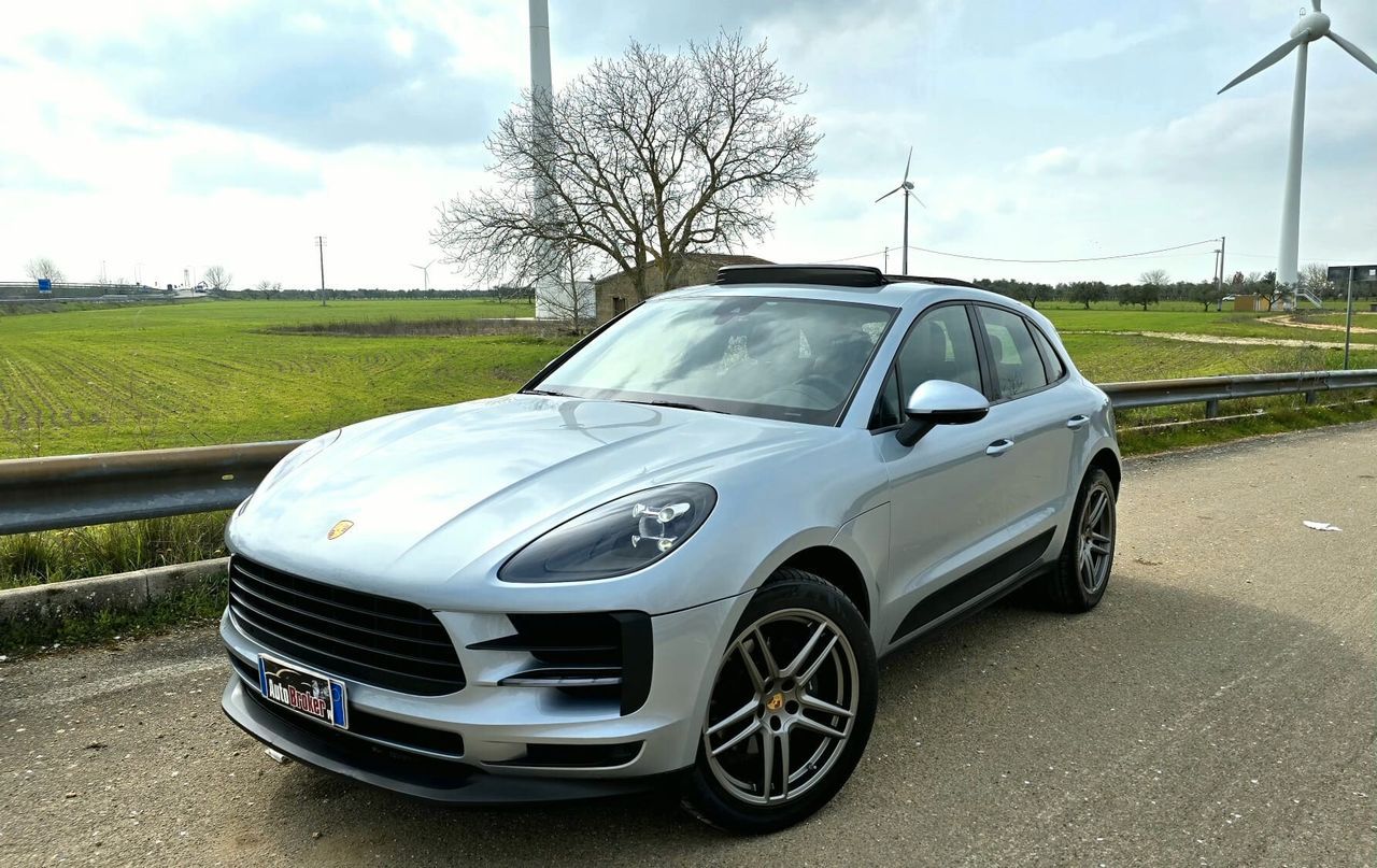 PORSCHE Macan
