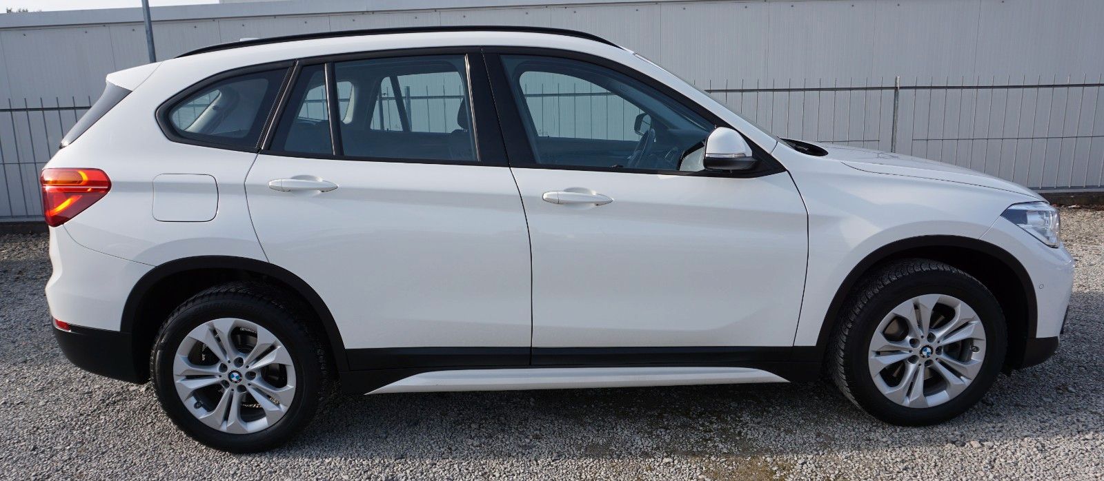 Fahrzeugabbildung BMW X1 sDrive 18i Sport Line, Kamera, PDC, Panorama