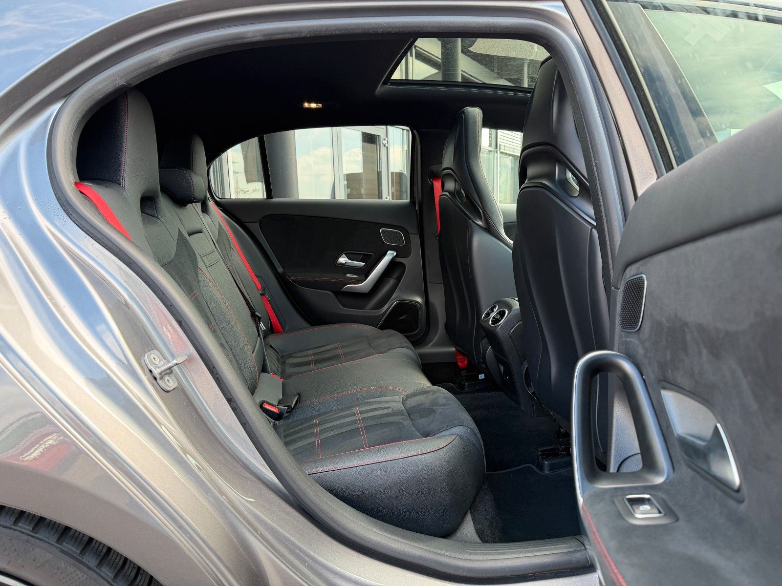 Fahrzeugabbildung Mercedes-Benz A 45 S AMG 4M AERO+PERFSITZE+BURM+PANO+360°+MBEA