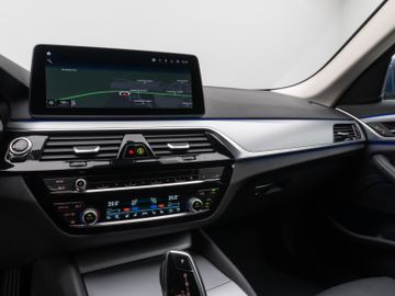 Fahrzeugabbildung BMW 520d Kamera Laser HUD DAB 4xKlima AHK Komfort
