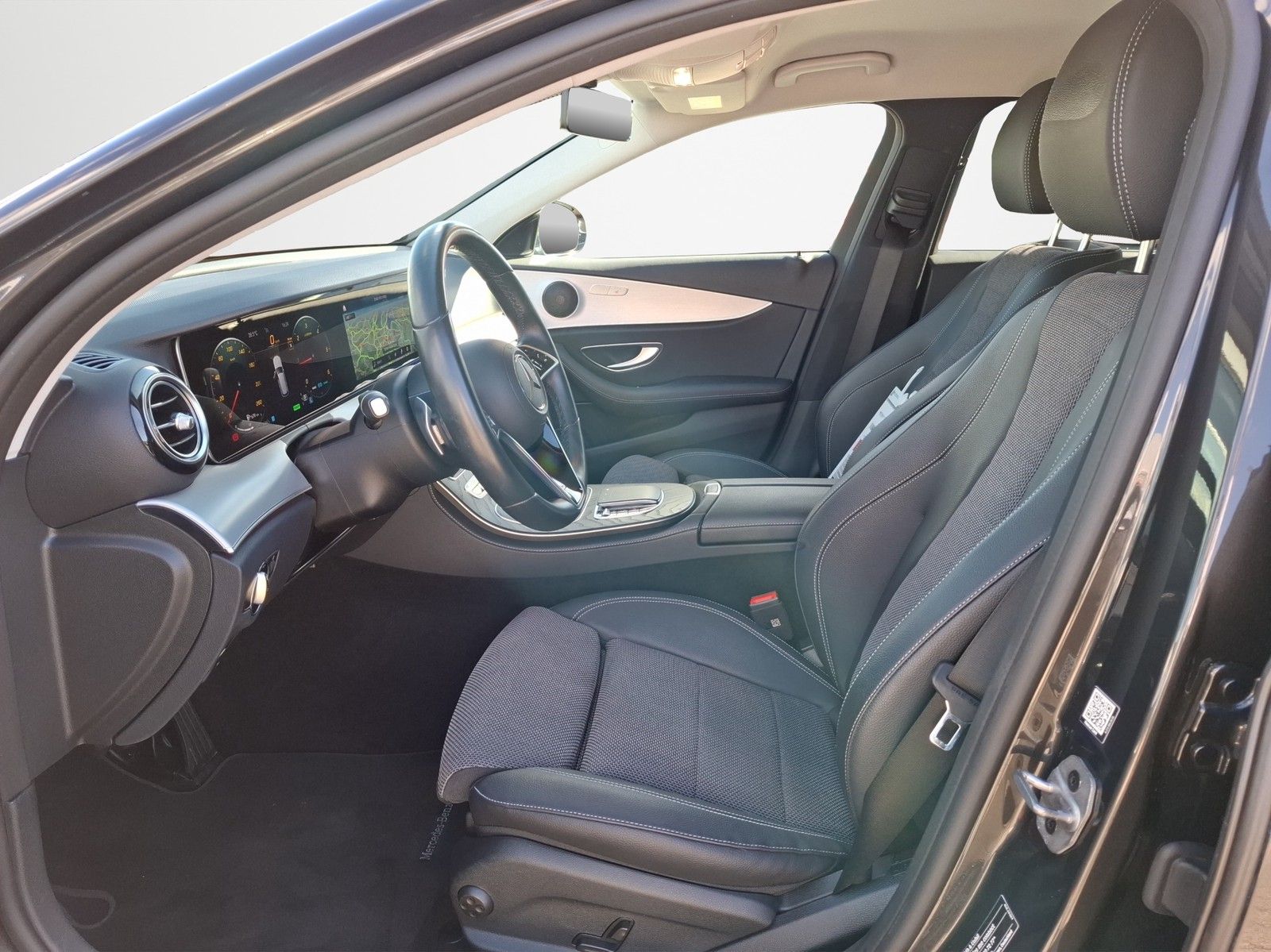 MERCEDES-BENZ E 220 d T Avantgarde AUTOMATIK / LED / AHK / NAV - Image 9