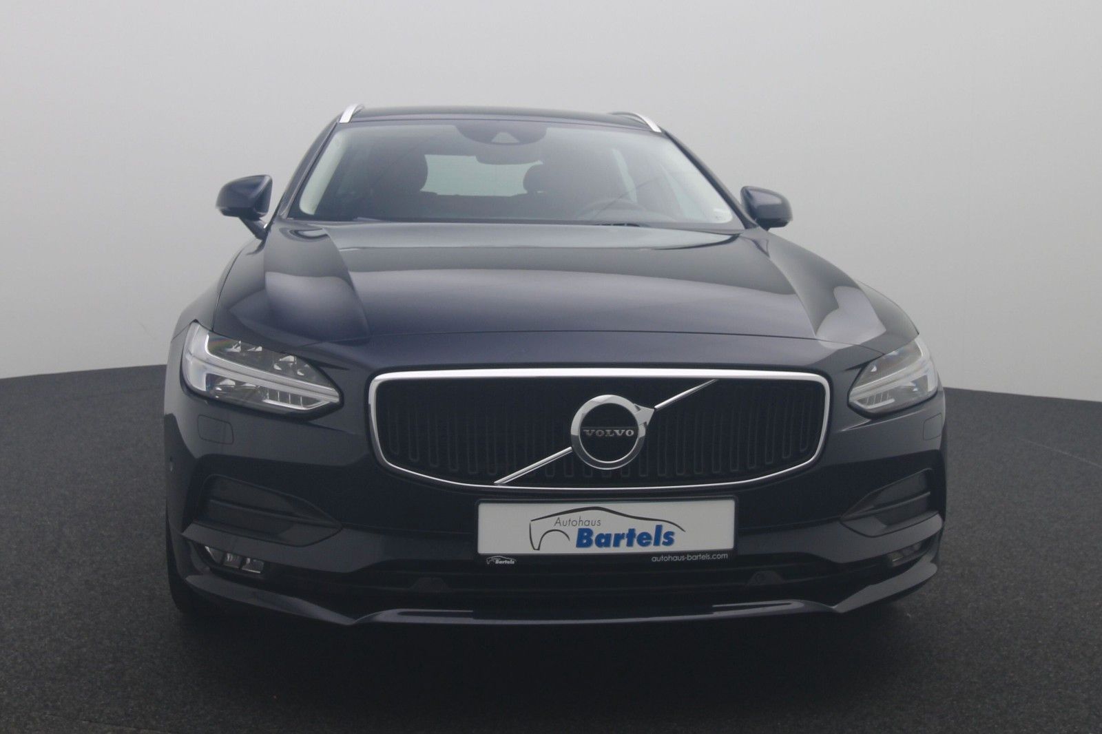 Fahrzeugabbildung Volvo V90 D4 2.0 Kombi Momentum ACC  LED KAMERA
