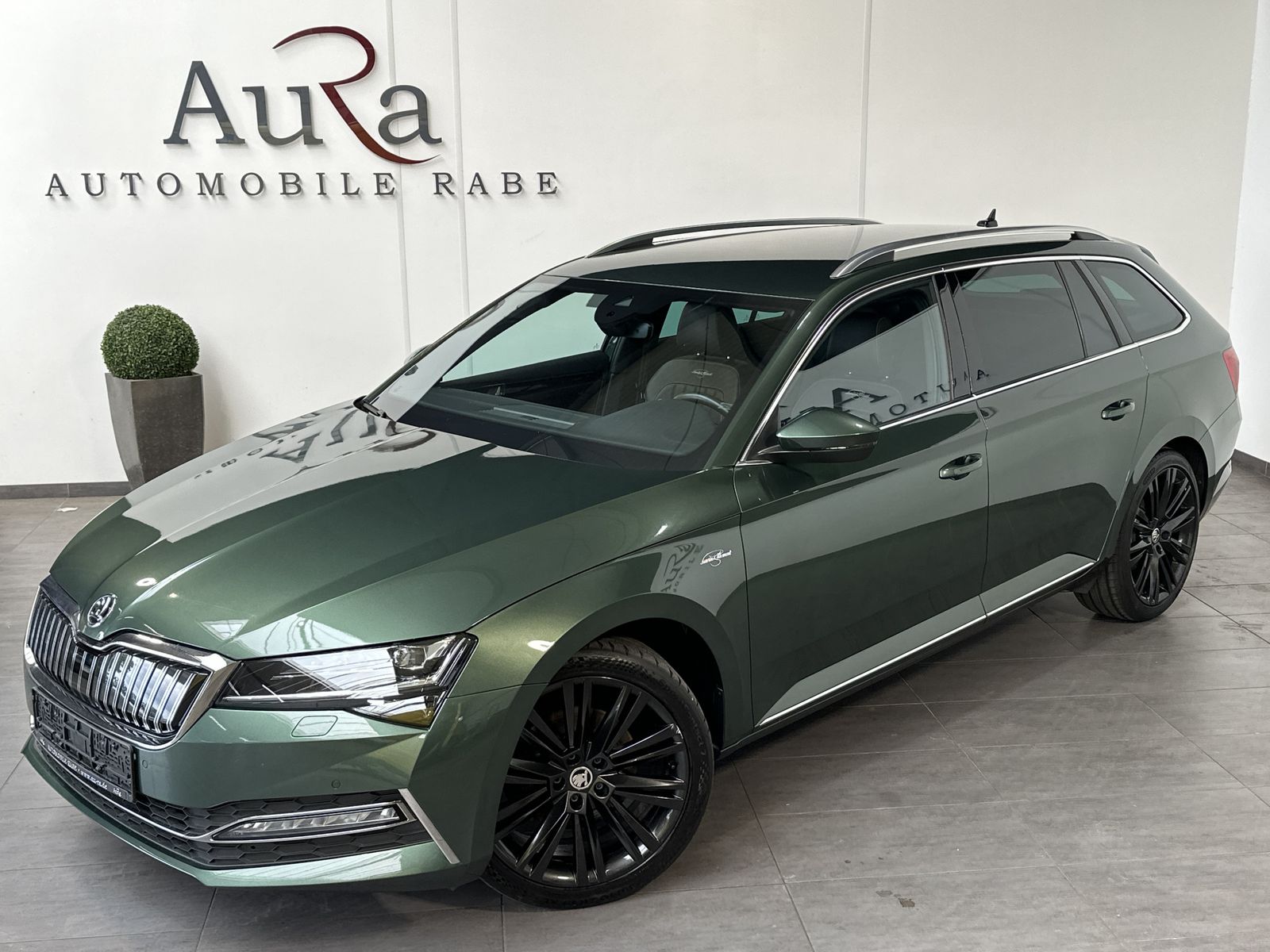 Fahrzeugabbildung SKODA Superb Combi 1.4 TSI iV DSG L&K NAV+MATRIX+VCOCK