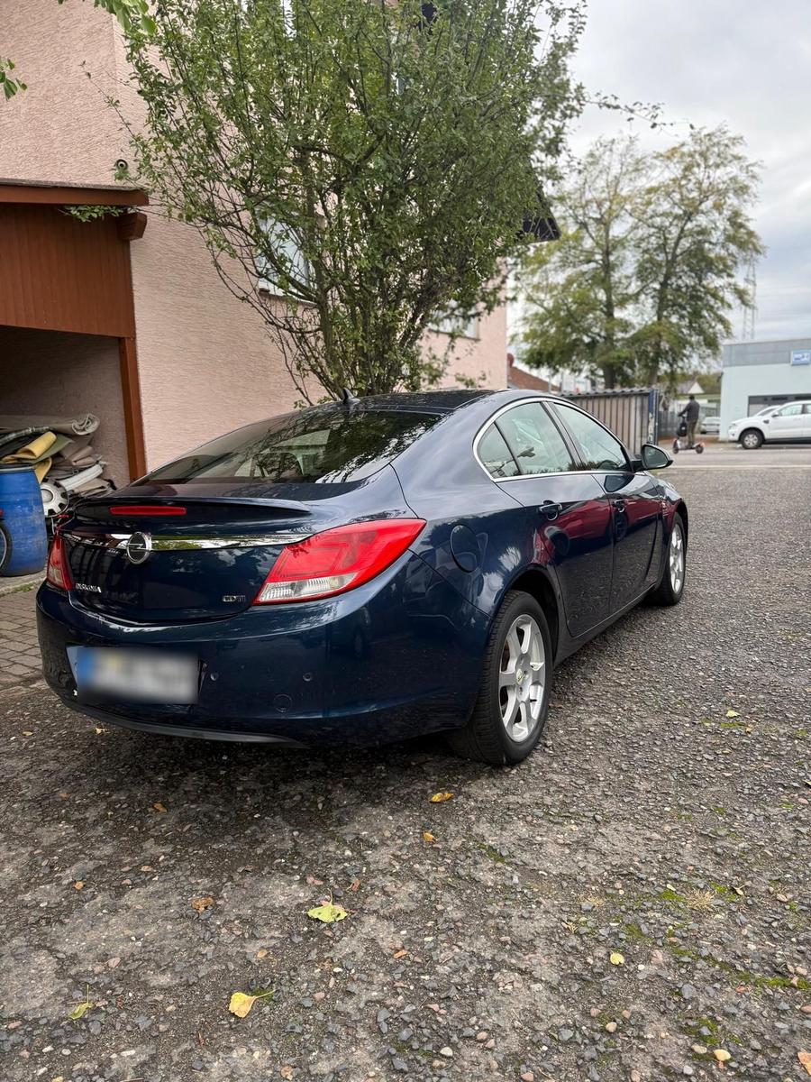 Opel Insignia 2012 — rear view