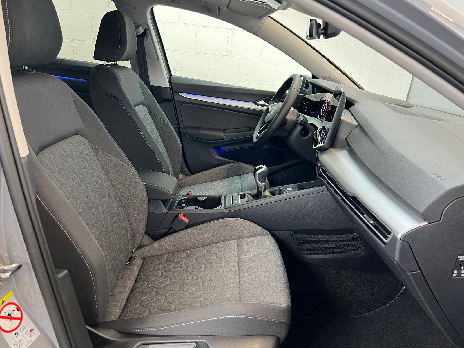 Fahrzeugabbildung Volkswagen Golf VIII Lim Life 1,5 TSI + Panora+ Abg.Scheibe