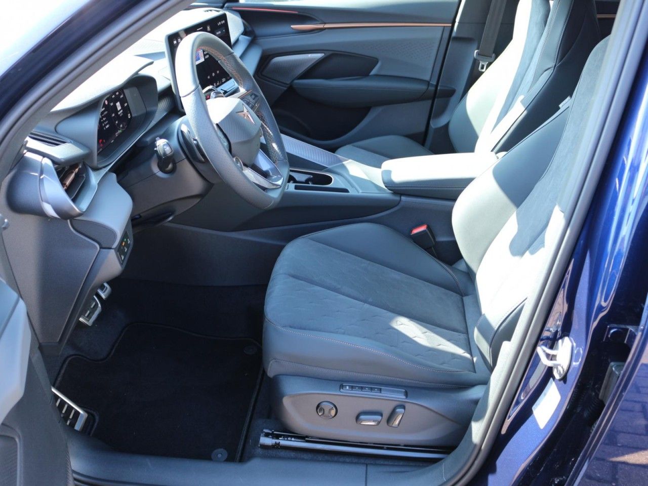 Fahrzeugabbildung CUPRA Terramar VZ 2.0 TSI DSG 4Drive