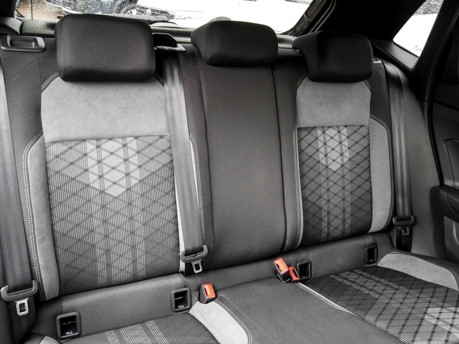 Volkswagen Polo 1.0 TSI R-Line MATRIX NAVI CARPLAY KAMERA foto 4