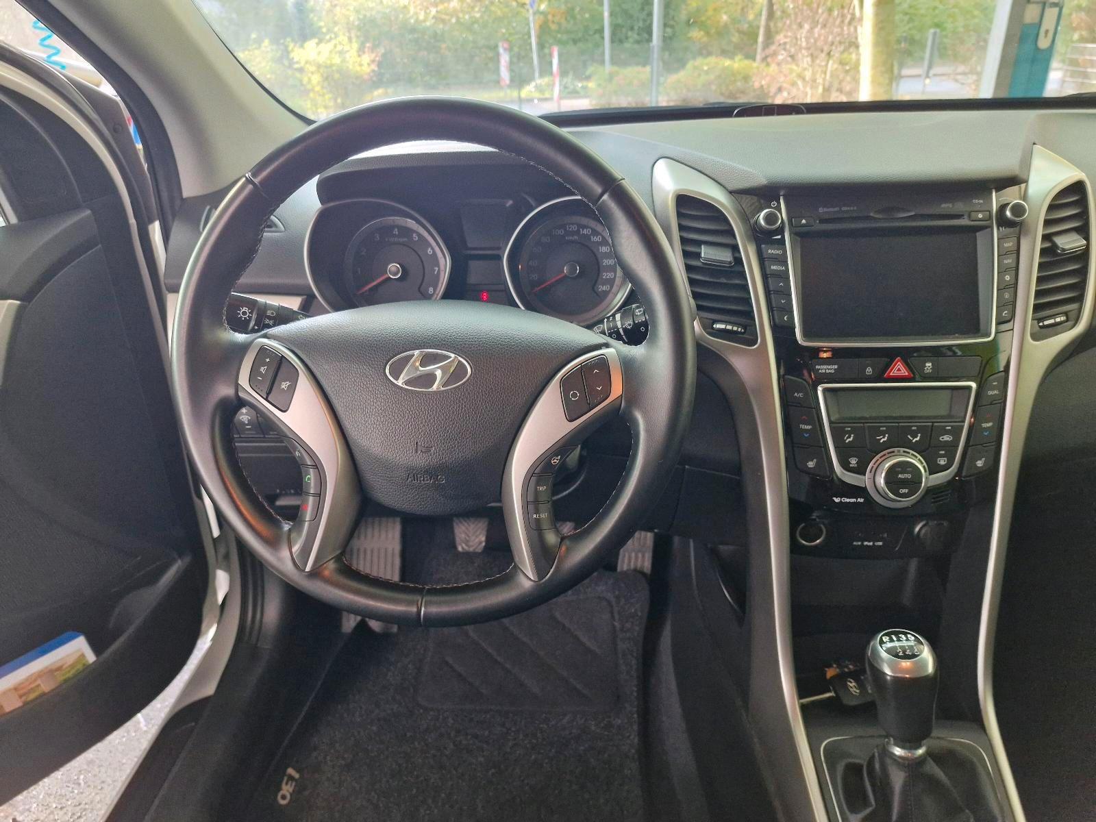 Hyundai i30 2014 — photo 10