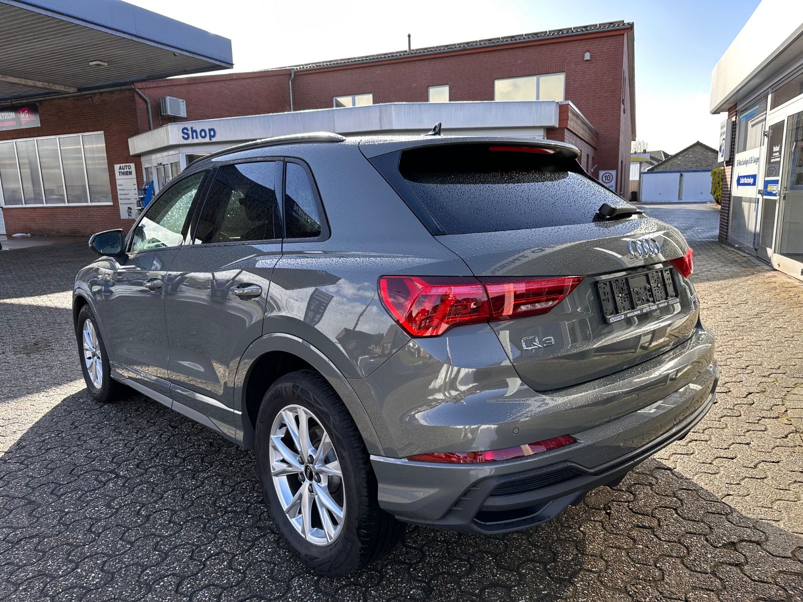 Fahrzeugabbildung Audi Q3 35 TFSI S line S Tronic Navi/ACC/SHZG/LED/PDC