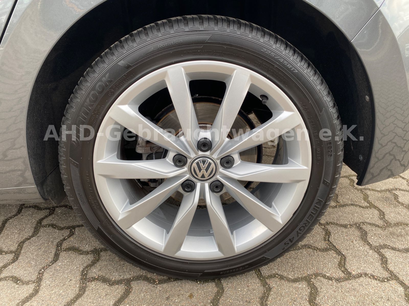 Fahrzeugabbildung Volkswagen Golf Sportsvan VII 1.5 TSI LED Navi PDC Kamera