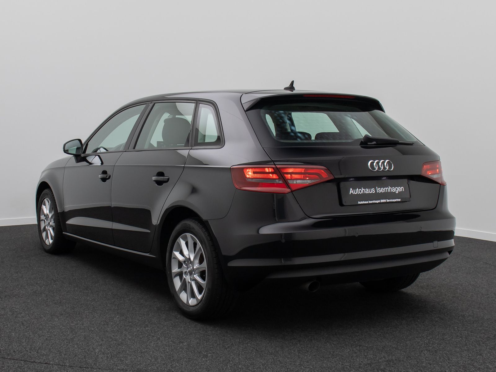 Fahrzeugabbildung Audi A3 Attraction PDC KlimaAut HiFi Sitzheizung LM