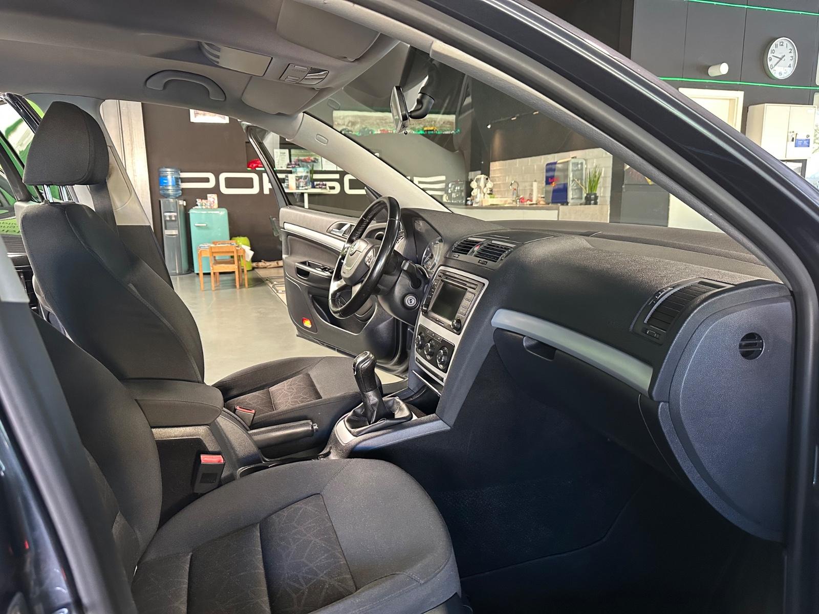 Skoda Octavia 2011 — photo 17