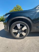 Volvo XC40 B4 AWD Momentum Pro Geartronic Voll! - Volvo XC40 Gebrauchtwagen in München