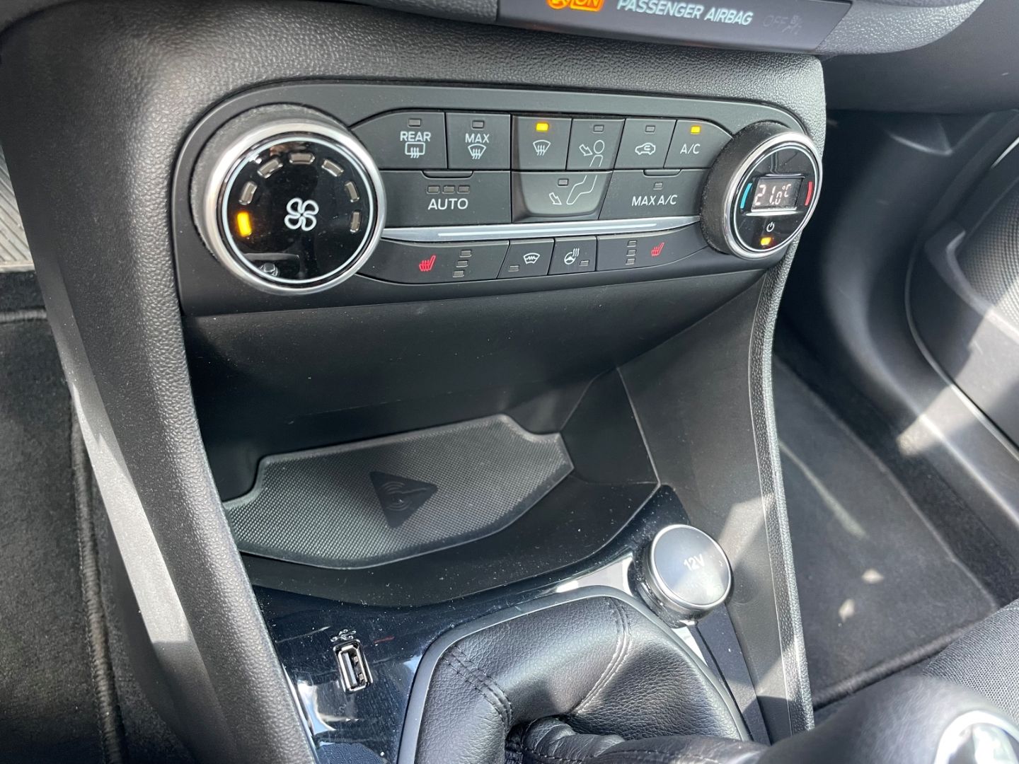 Fahrzeugabbildung Ford Fiesta Spurhalteass PDC SHZ Tempomat Bluetooth