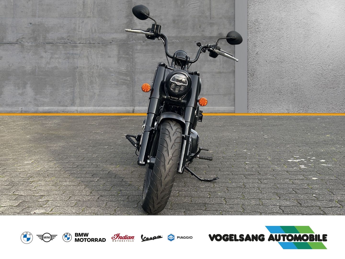 Fahrzeugabbildung Indian Chief Bobber Dark Horse, Heckträger mit Tasche ,