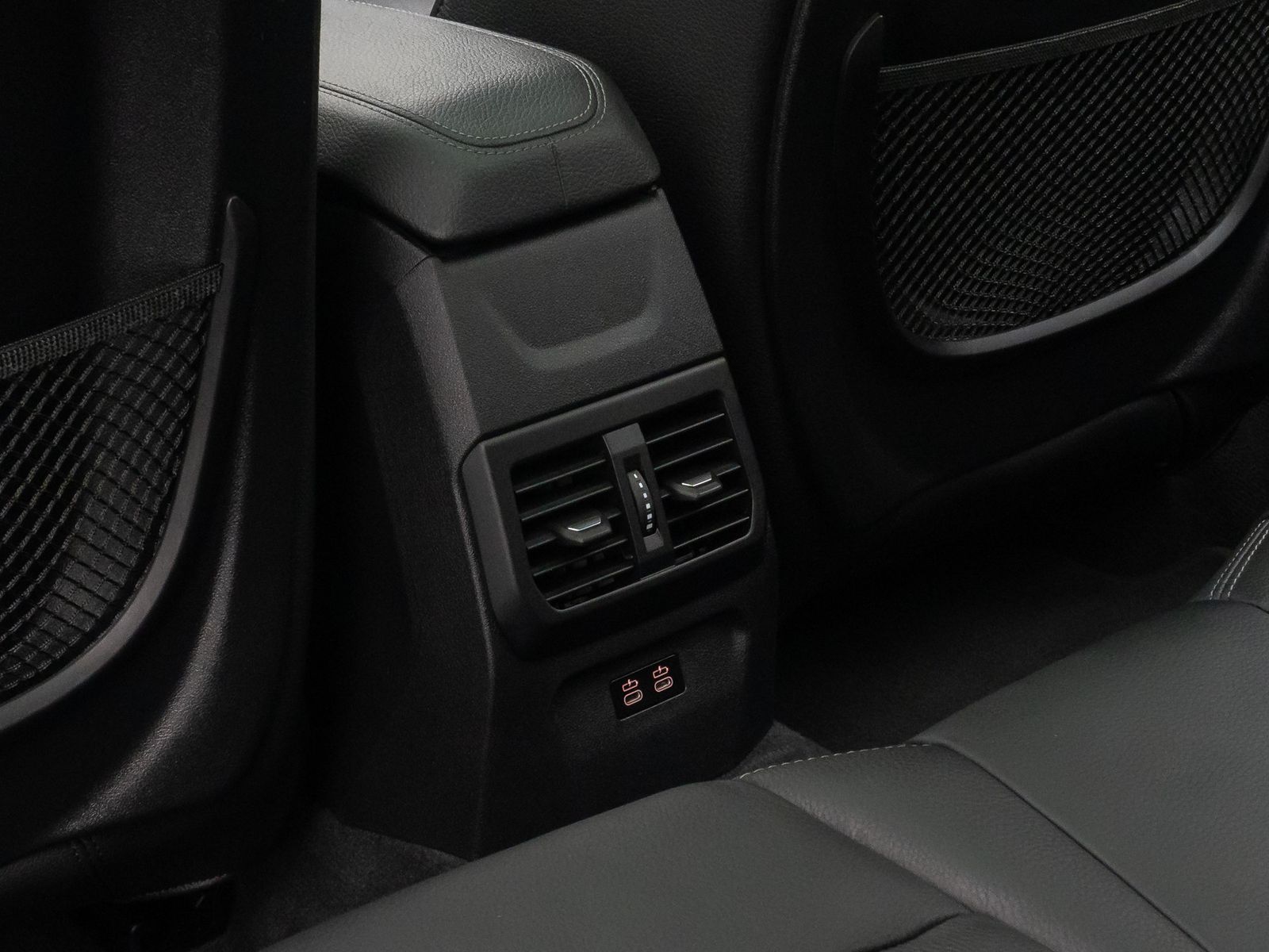 Fahrzeugabbildung BMW 120i M Sport Panoram Kamera DAB HiFi Komfort LED