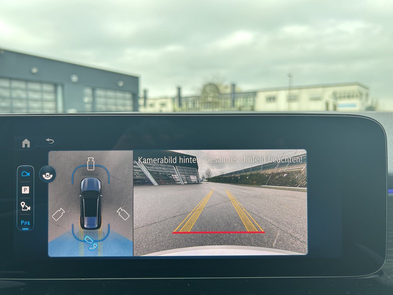 Fahrzeugabbildung Mercedes-Benz GLB 200 AMG Multib 360° PANO AHK Keyless Totwink