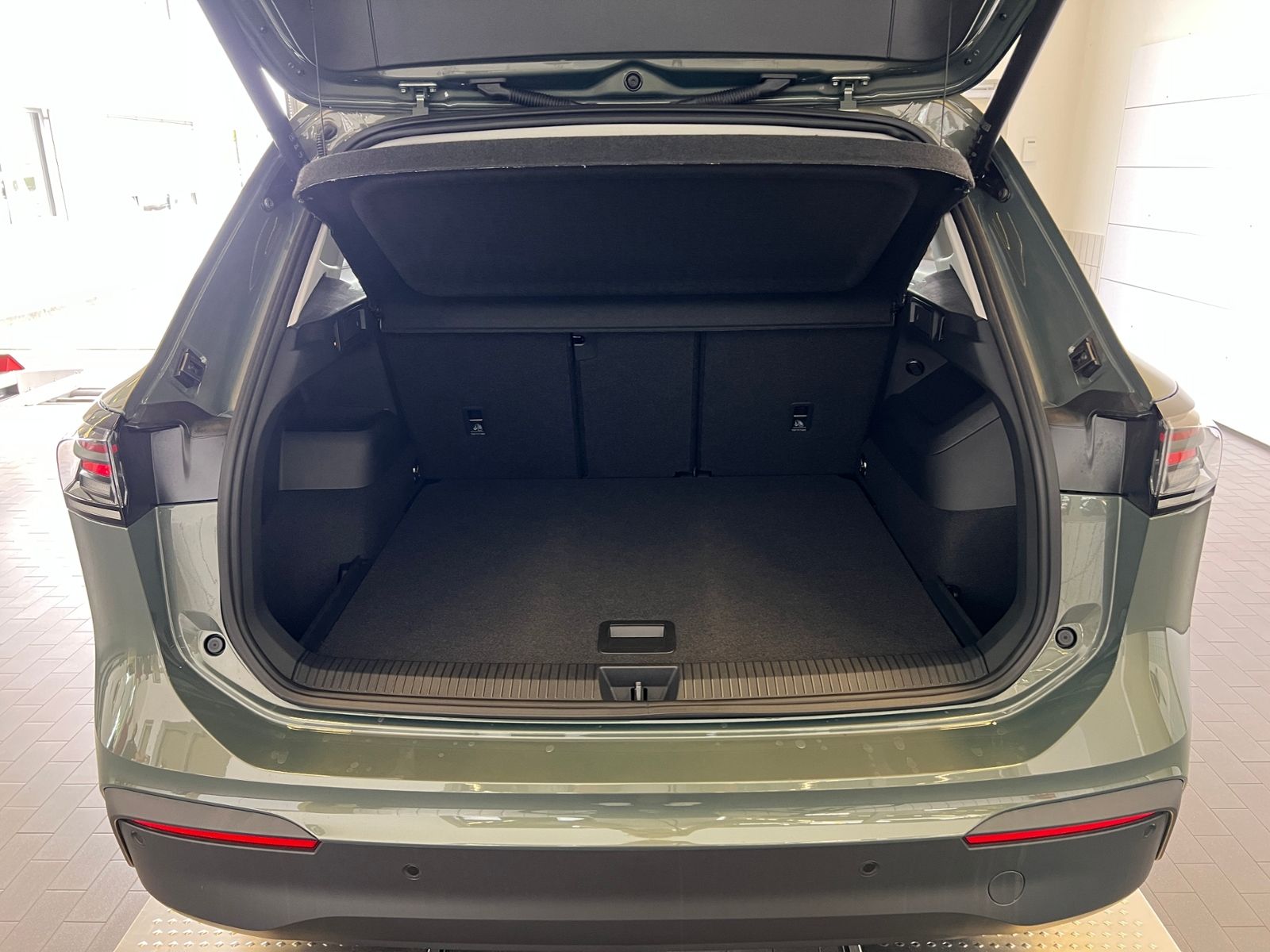 Fahrzeugabbildung Volkswagen Tiguan LIFE 1.5 eTSI DSG *AHK, LED Plus, Kamera,