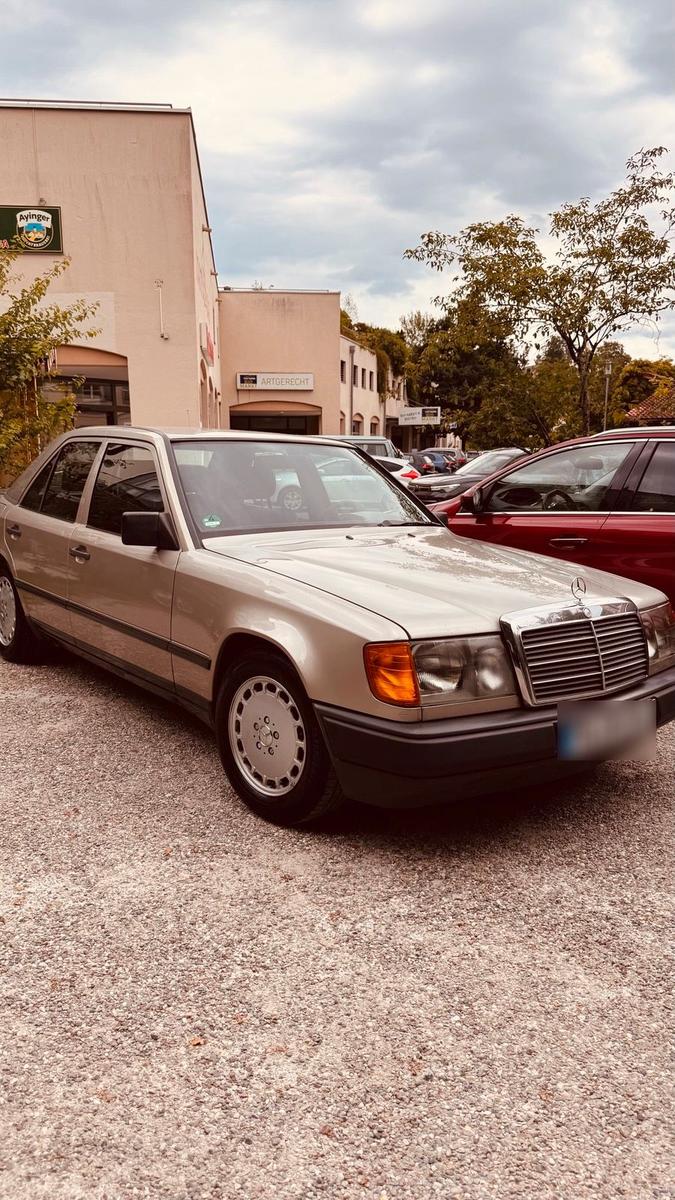 Mercedes-Benz 230
