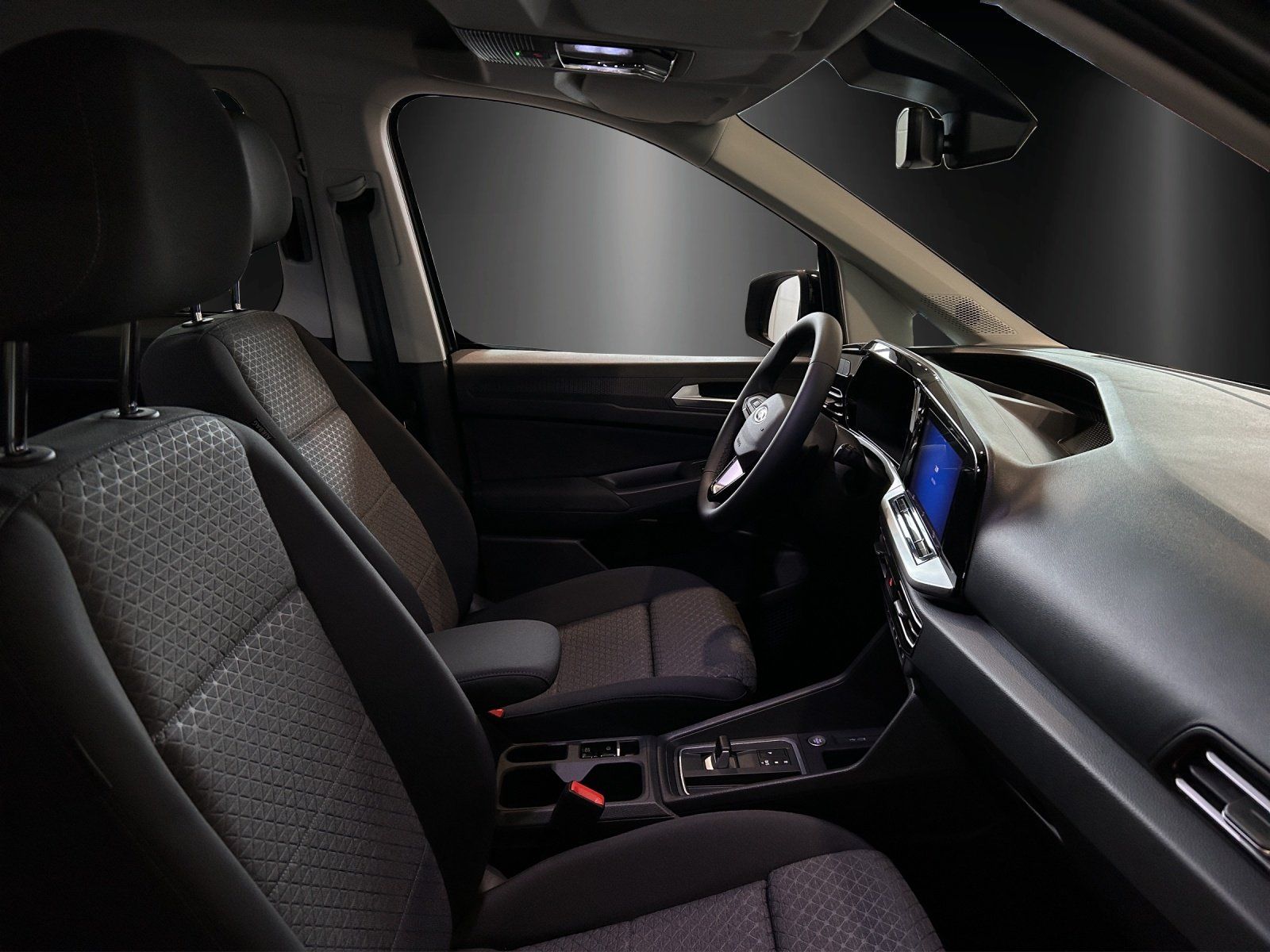 Fahrzeugabbildung Ford Tourneo Connect Benzin Automatik AHK Kamera PDC