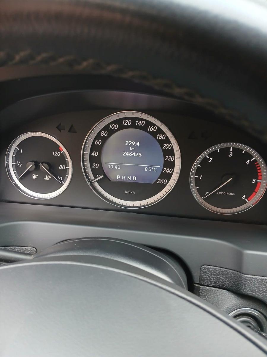 Mercedes-Benz C200 2010 — photo 9