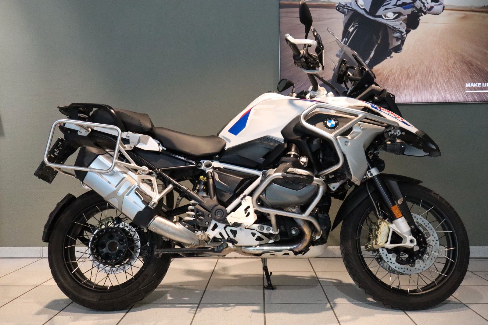 Fahrzeugabbildung BMW R 1250 GS mit Touratech Fahrwerk